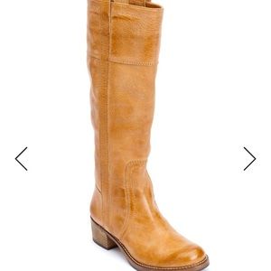 Lucky Brand light brown Hibiscus boot size 8.